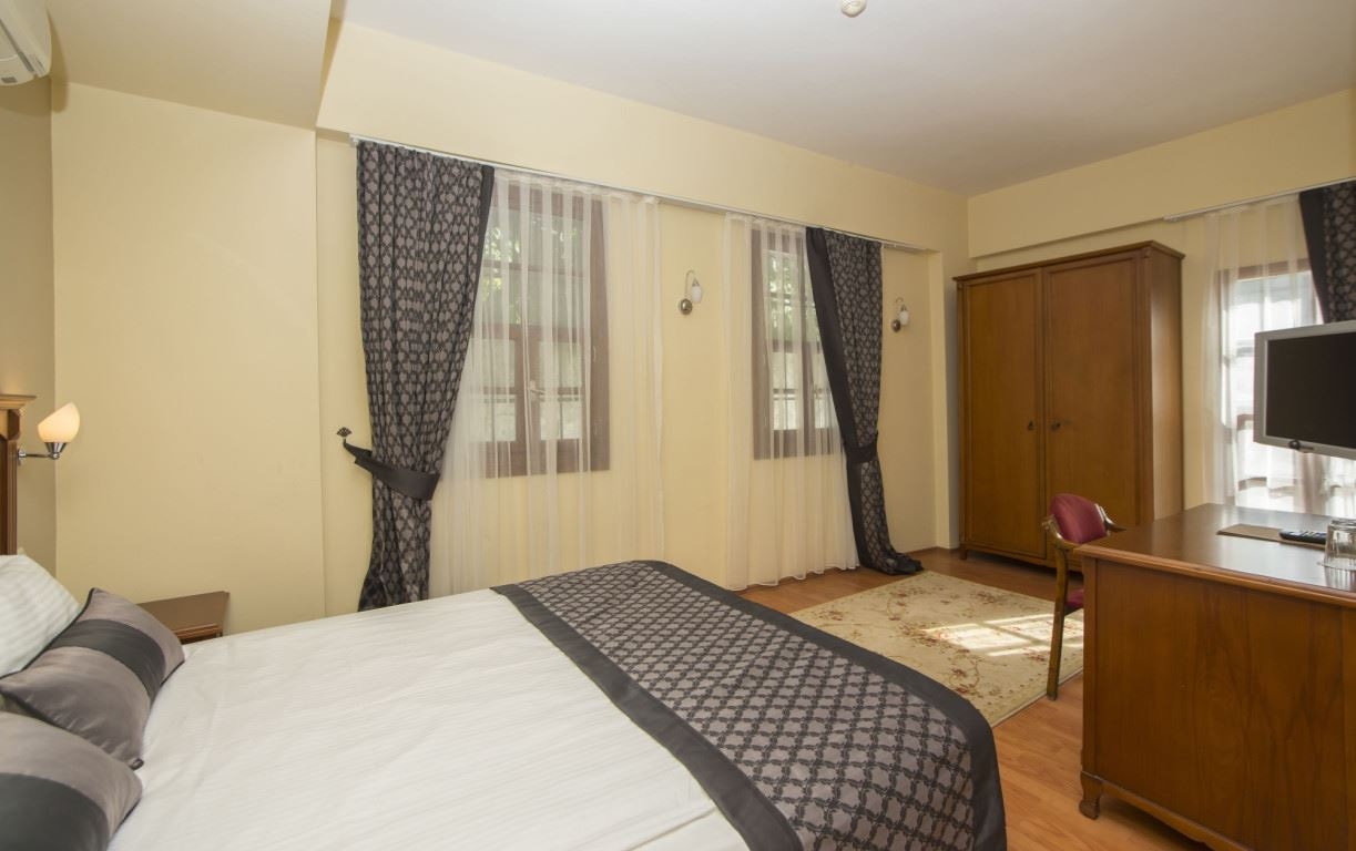 rooms-standard-deluxe-room
