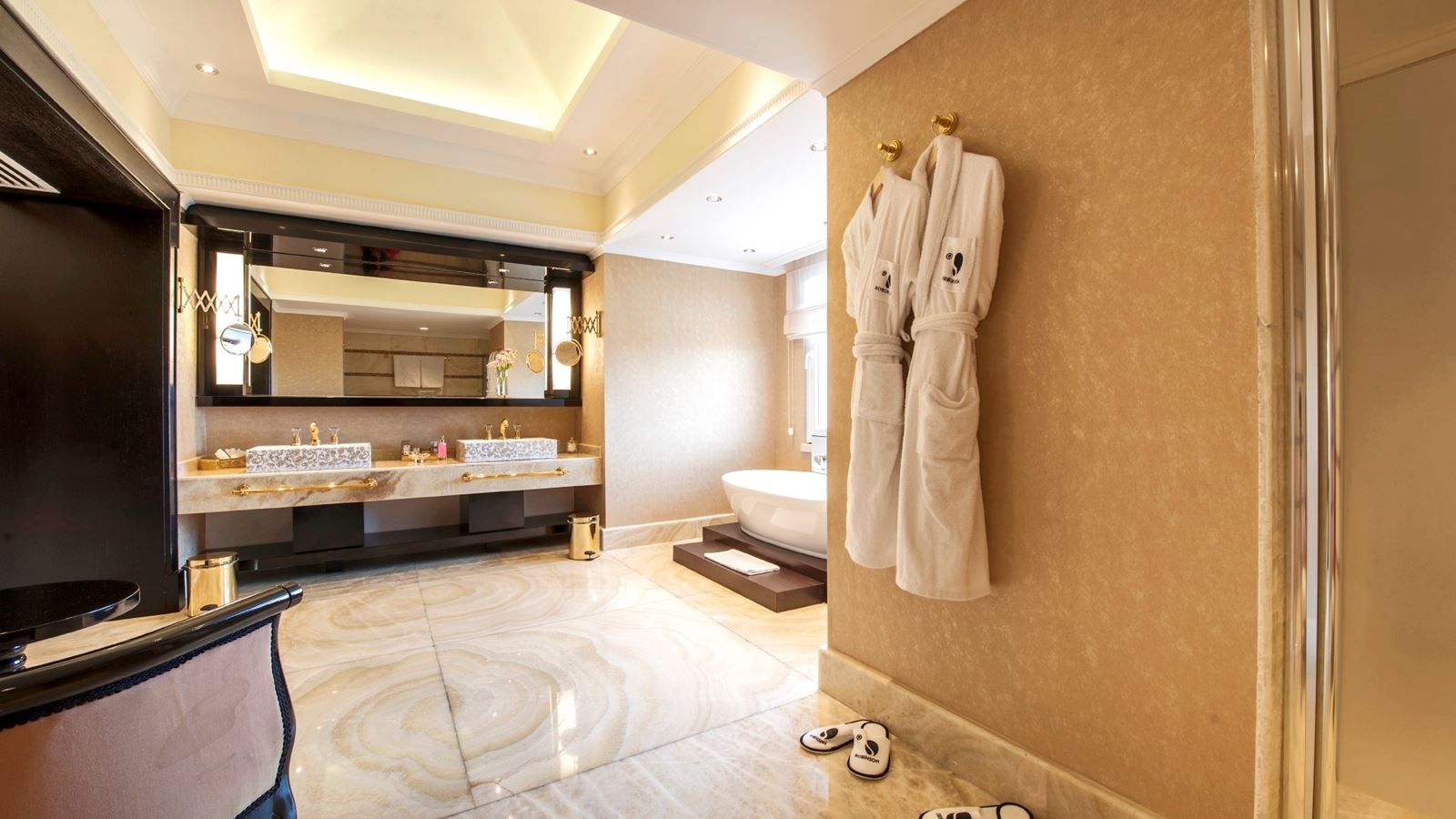 rooms-presidential-suite-sea-view-suis1