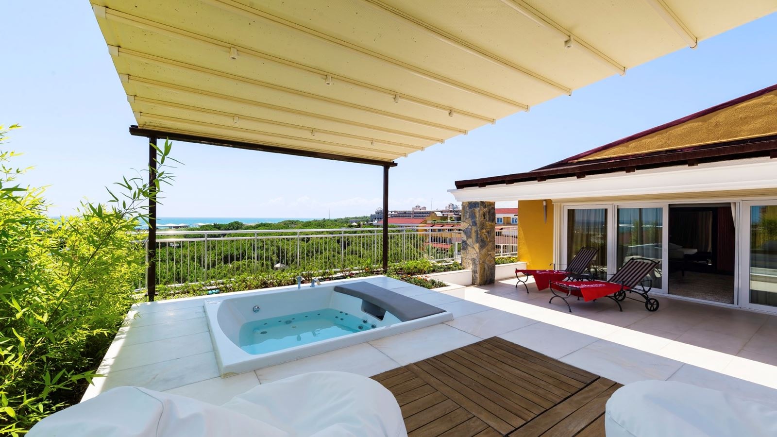 rooms-presidential-suite-sea-view-suis1