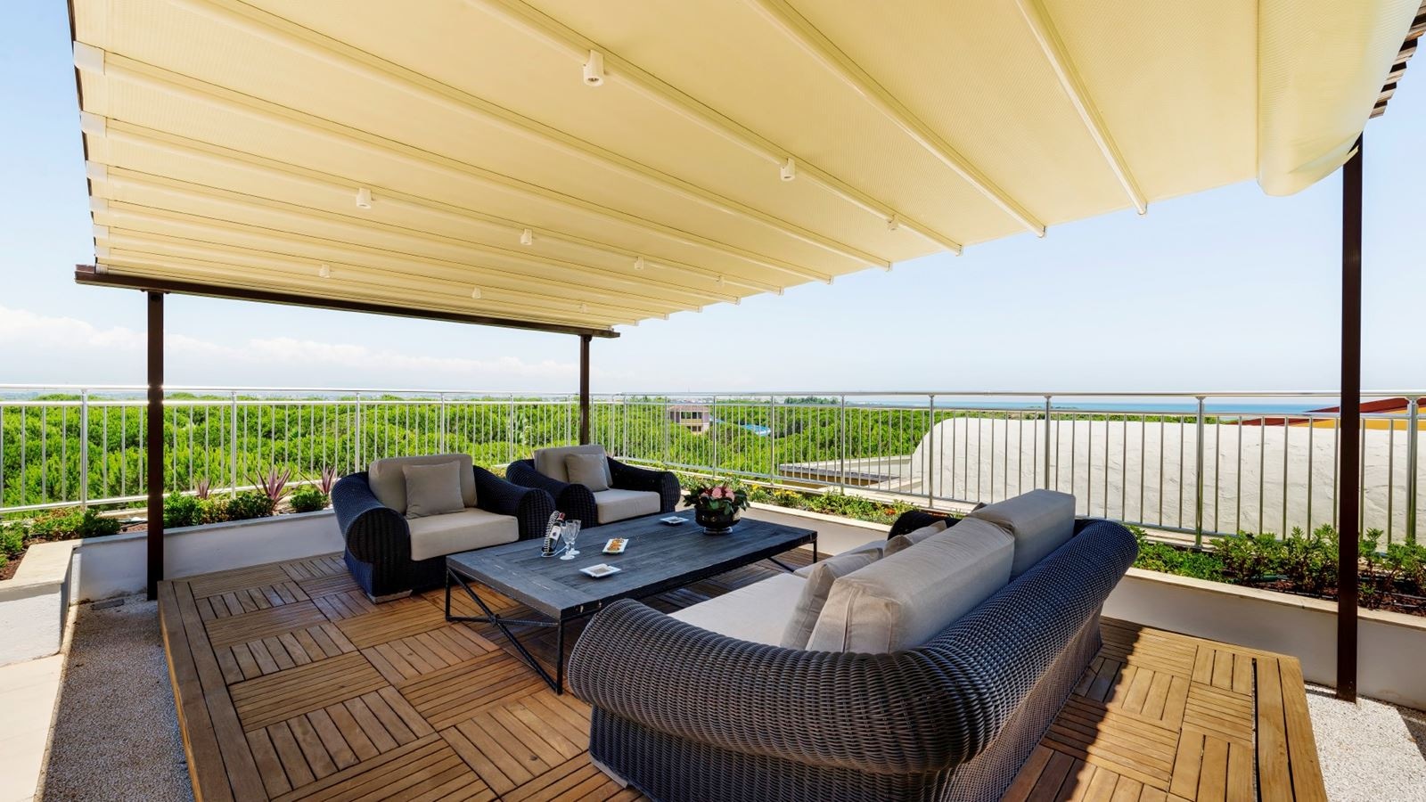 rooms-presidential-suite-sea-view-suis1