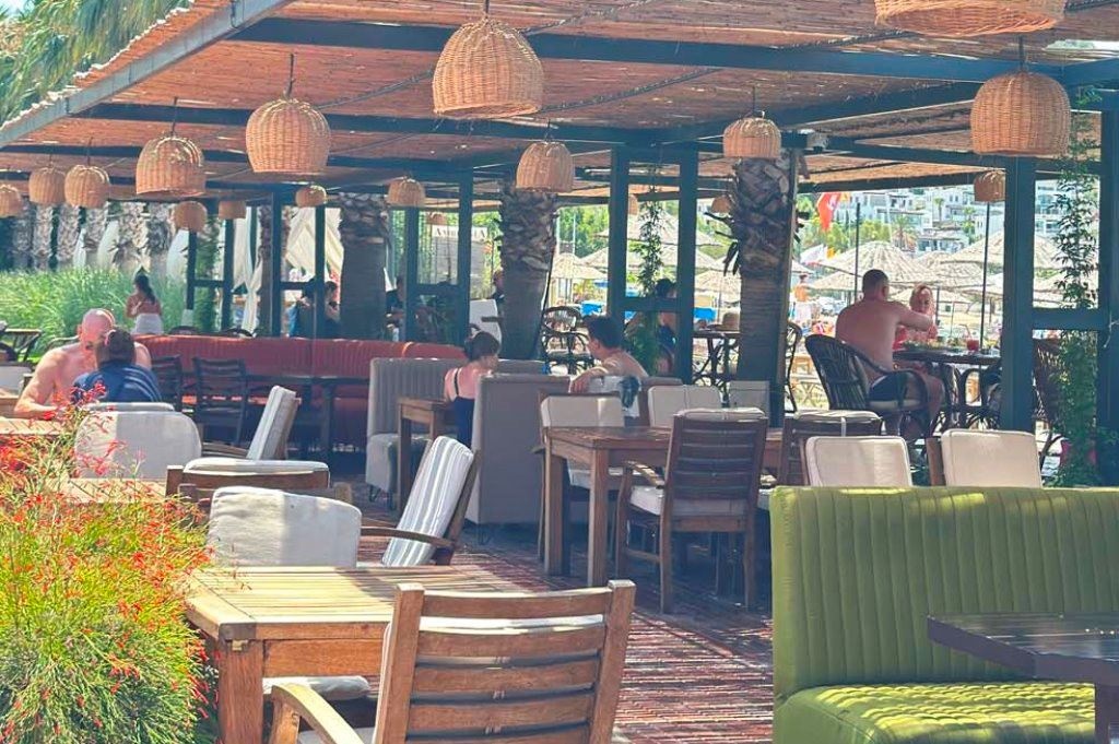 bars-bitez-beach-bar