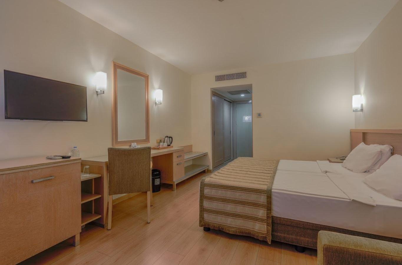 rooms-standard-room-side-sea-view-with-balcony