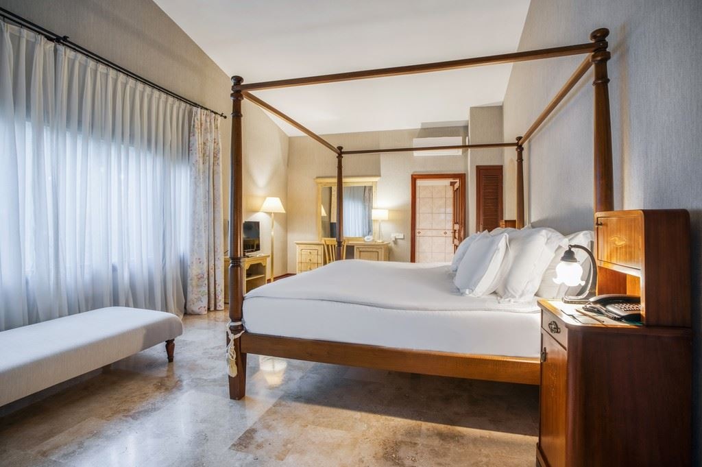 rooms-honeymoon-room