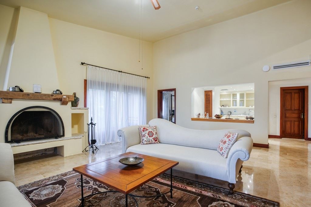 rooms-honeymoon-room