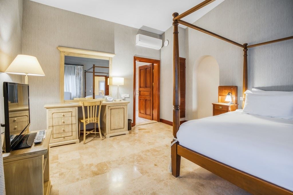 rooms-honeymoon-room