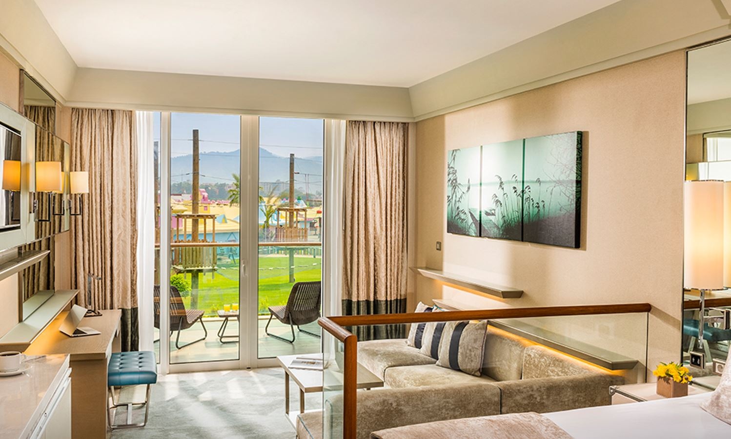 rooms-pool-suite-up-floor