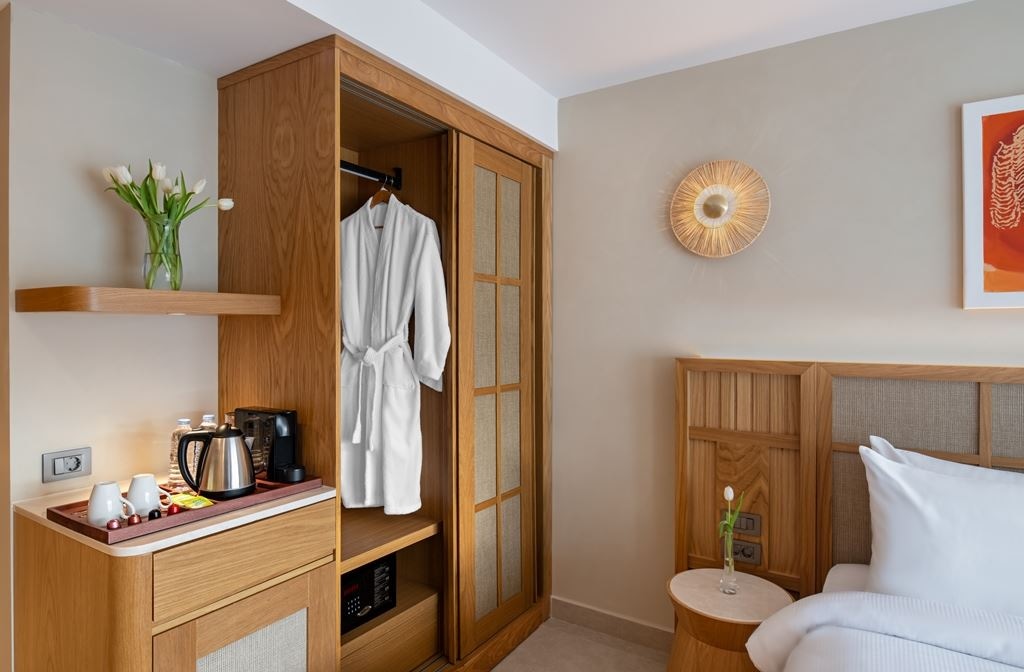 rooms-deluxe-family-suite-sea-view