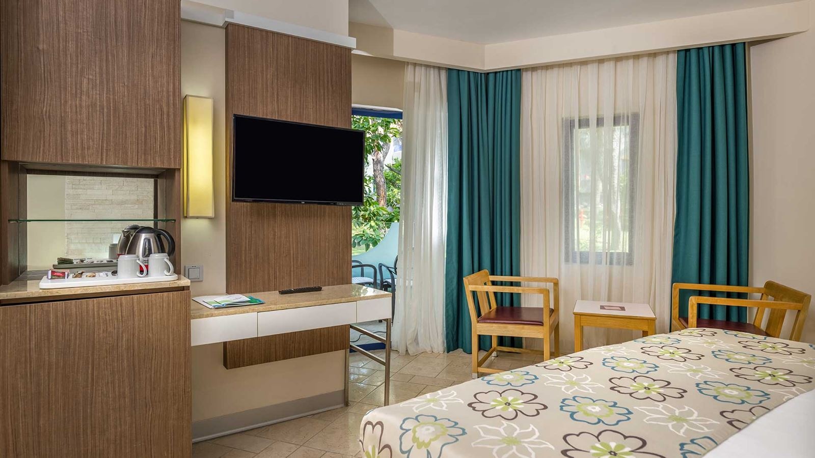 rooms-club-family-room