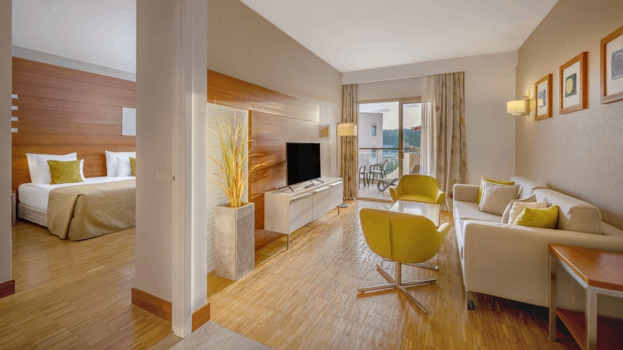 rooms-hotel-family-deluxe-suite-room