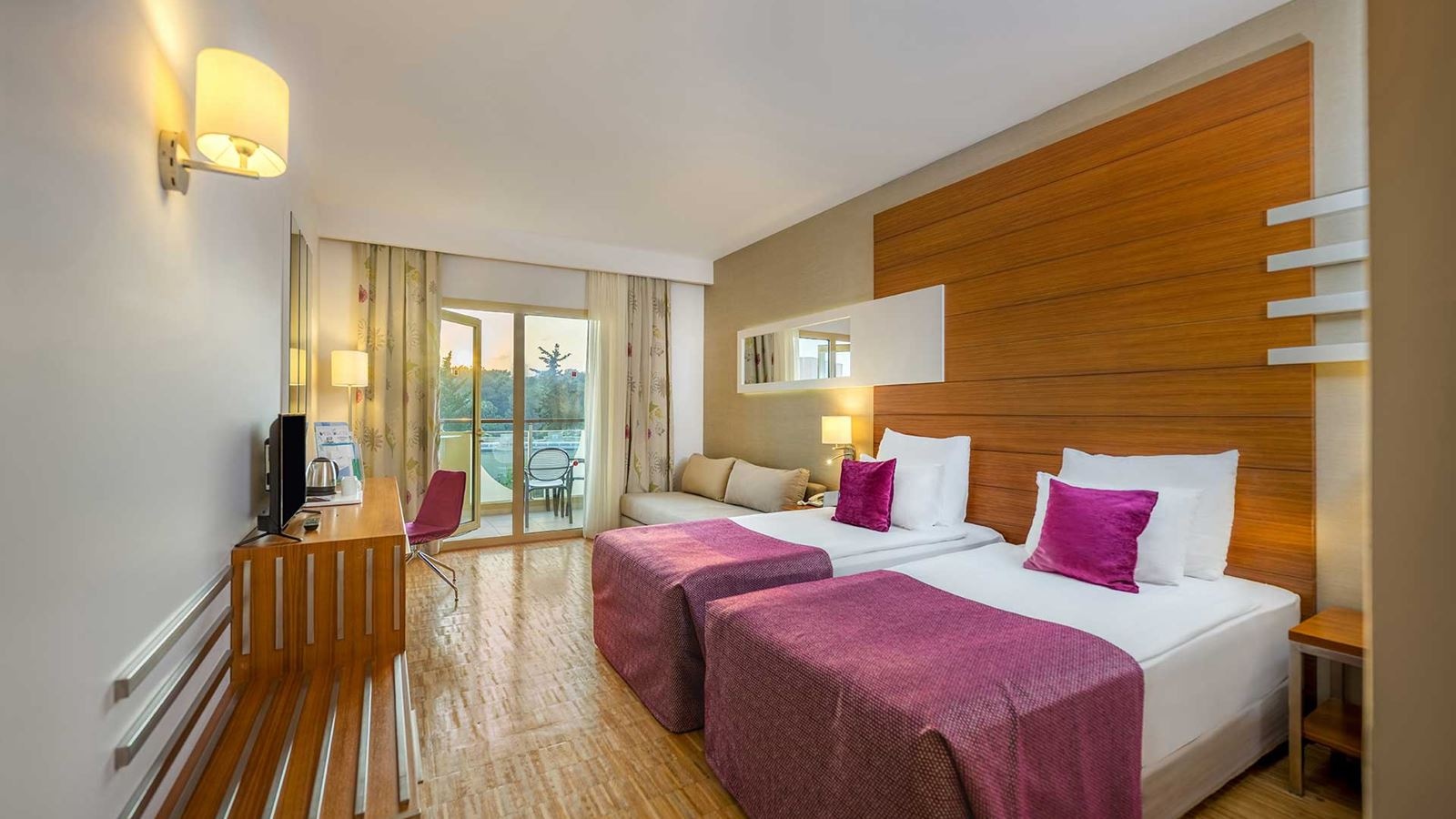 rooms-hotel-family-deluxe-suite-room