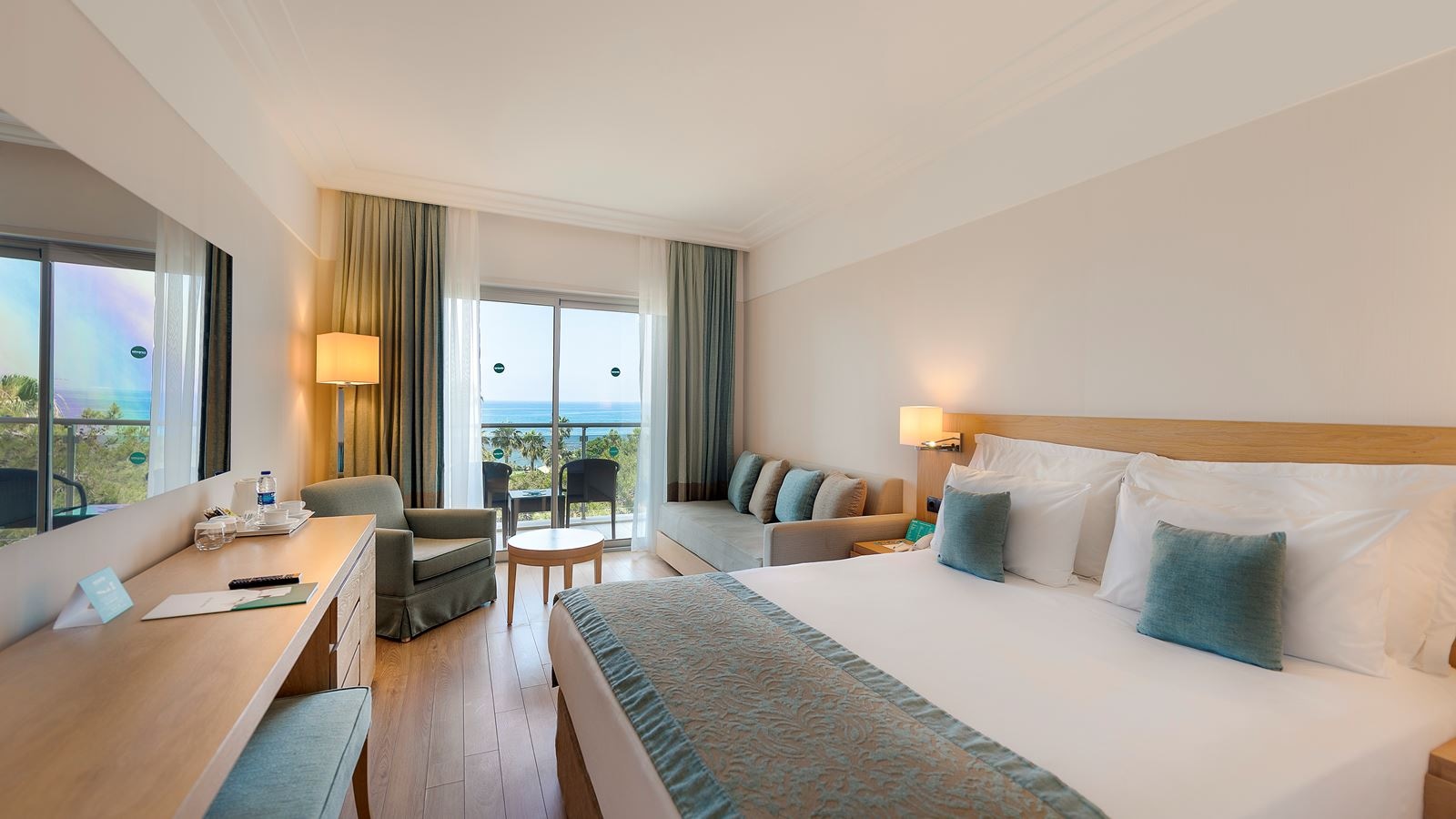 rooms-deluxe-room-sea-view