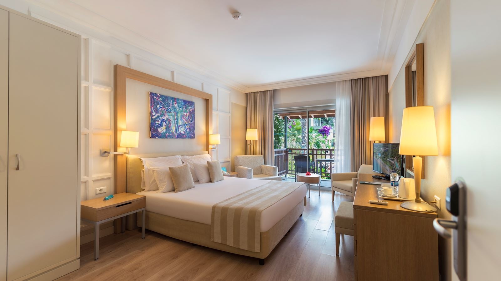 rooms-lake-house-pool-view-with-balcony