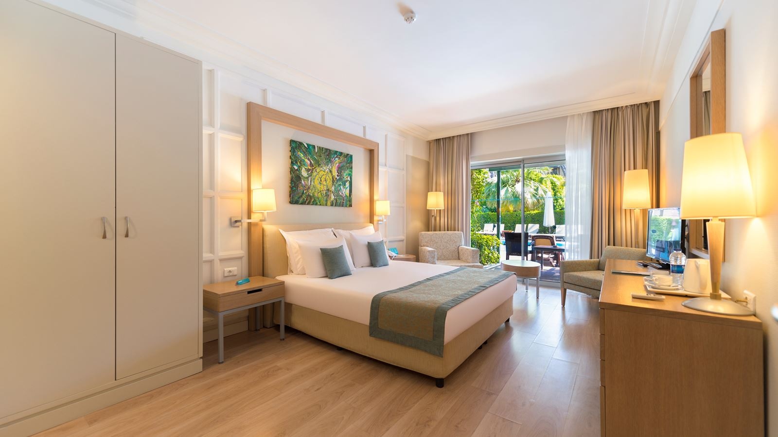 rooms-lake-house-swim-up-with-terrace