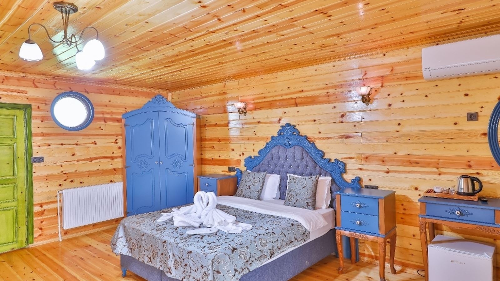 rooms-somineli-jakuzili-bungalow-oda