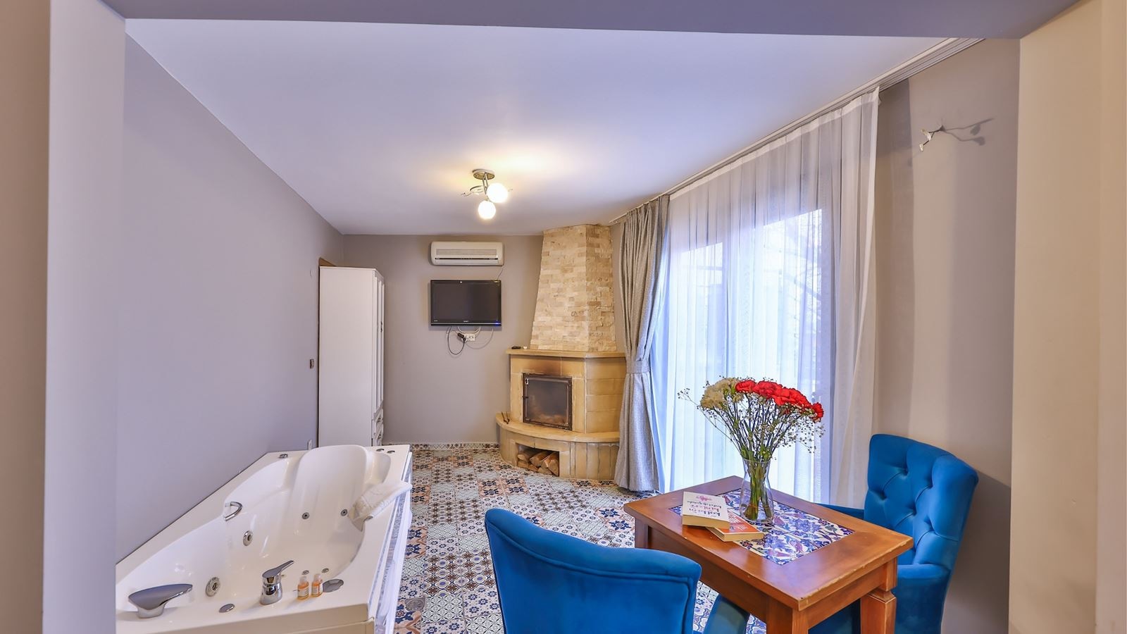 rooms-somineli-jakuzili-lacivert-oda