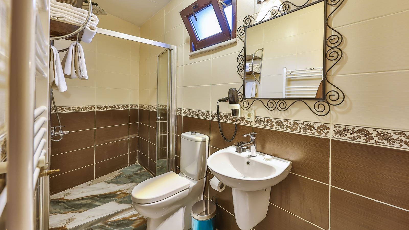 rooms-somineli-jakuzili-lacivert-oda