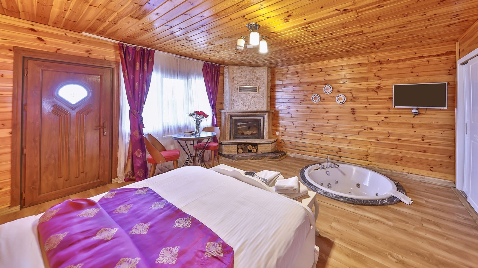 rooms-somineli-jakuzili-bahce-ve-havuz-manzarali-bungalow-oda