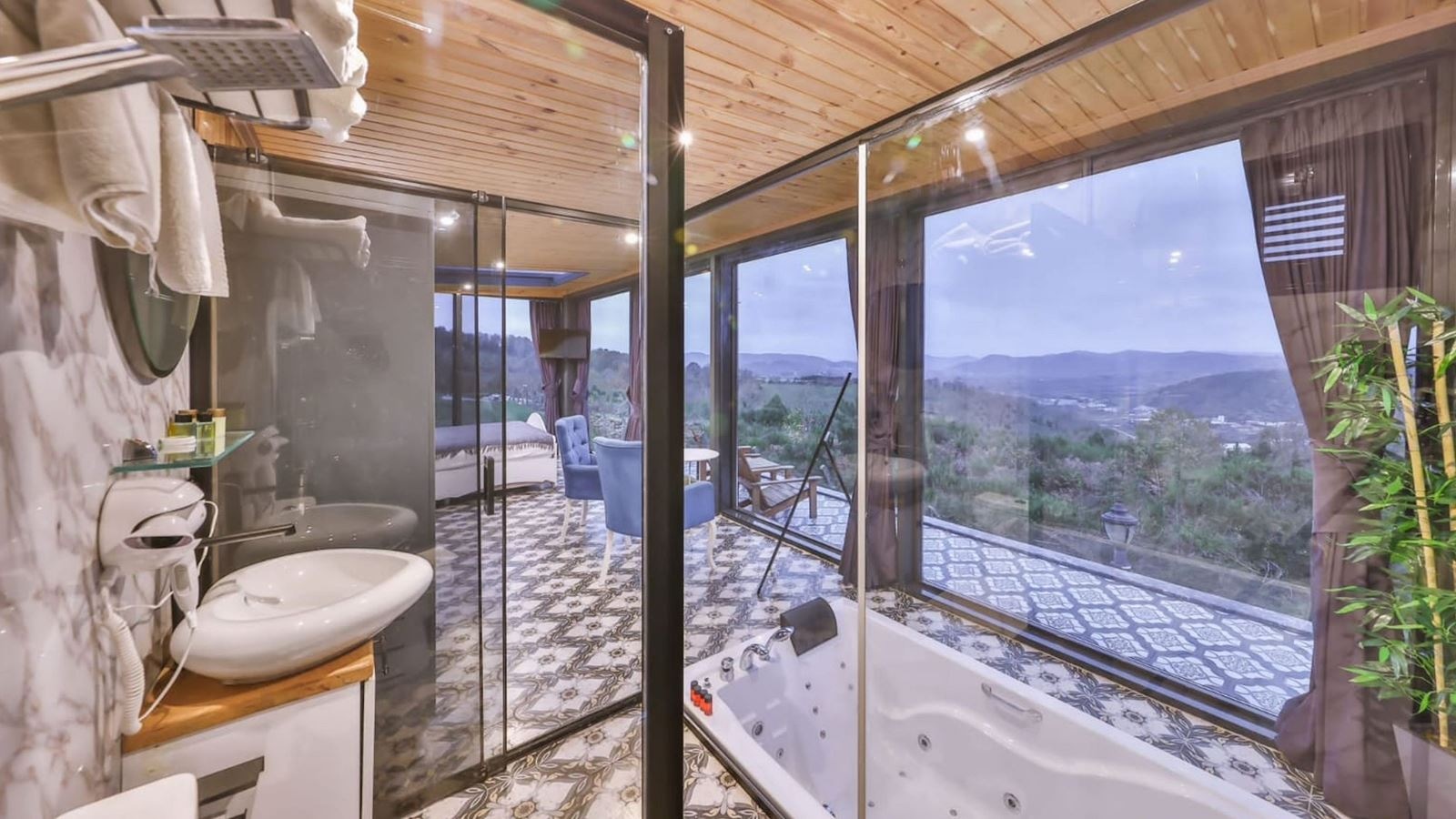 rooms-jakuzili-mirror-house