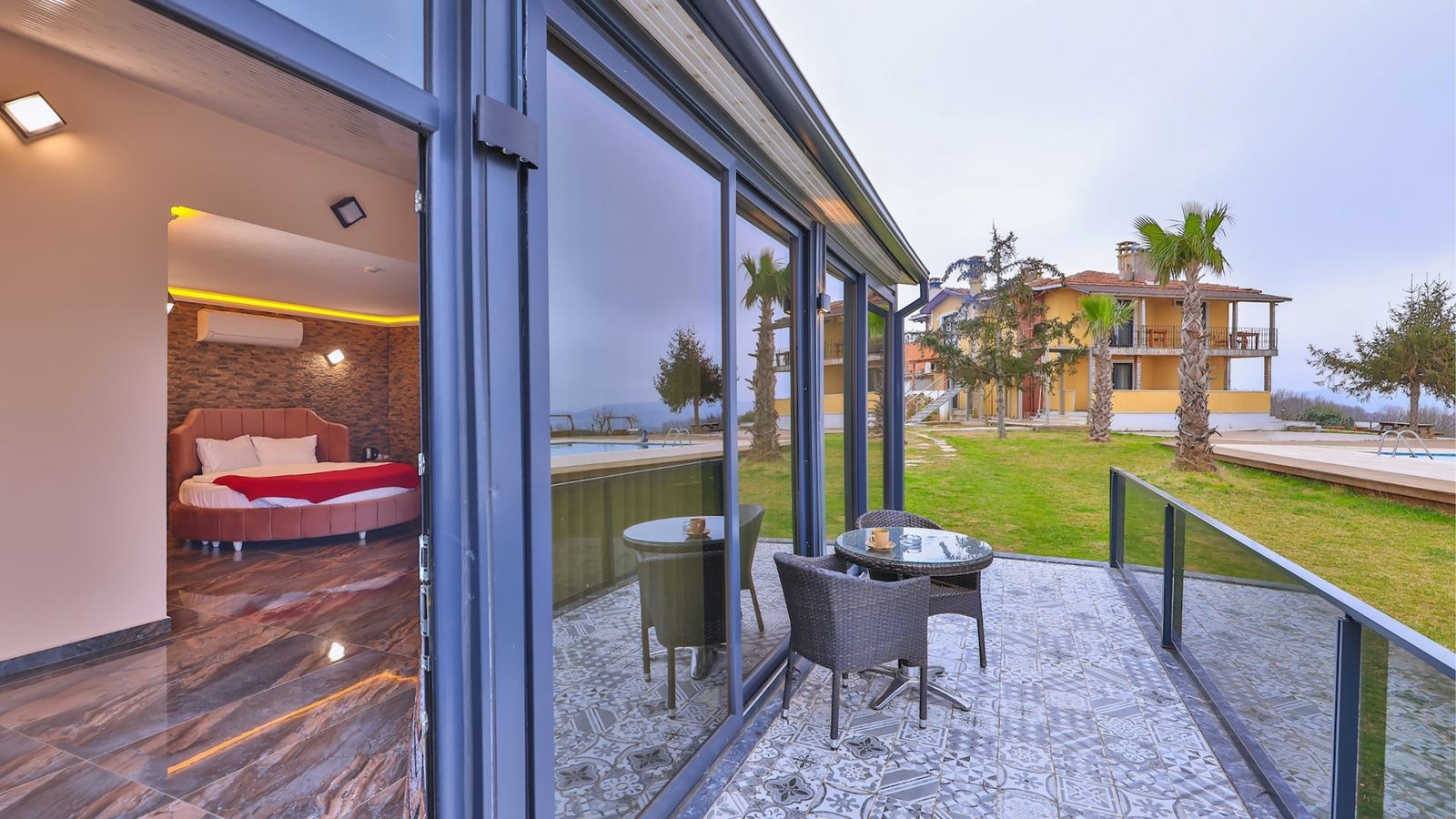 rooms-deluxe-room-with-hammam-pool-and-garden-view-fireplace-and-jacuzzi