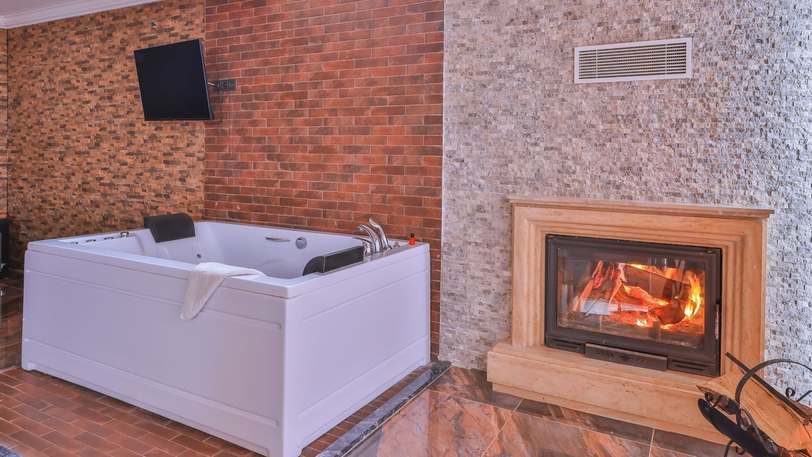 rooms-deluxe-room-with-hammam-pool-and-garden-view-fireplace-and-jacuzzi