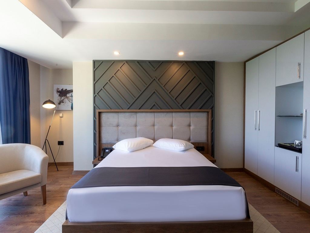 rooms-superior-room-with-lake-view