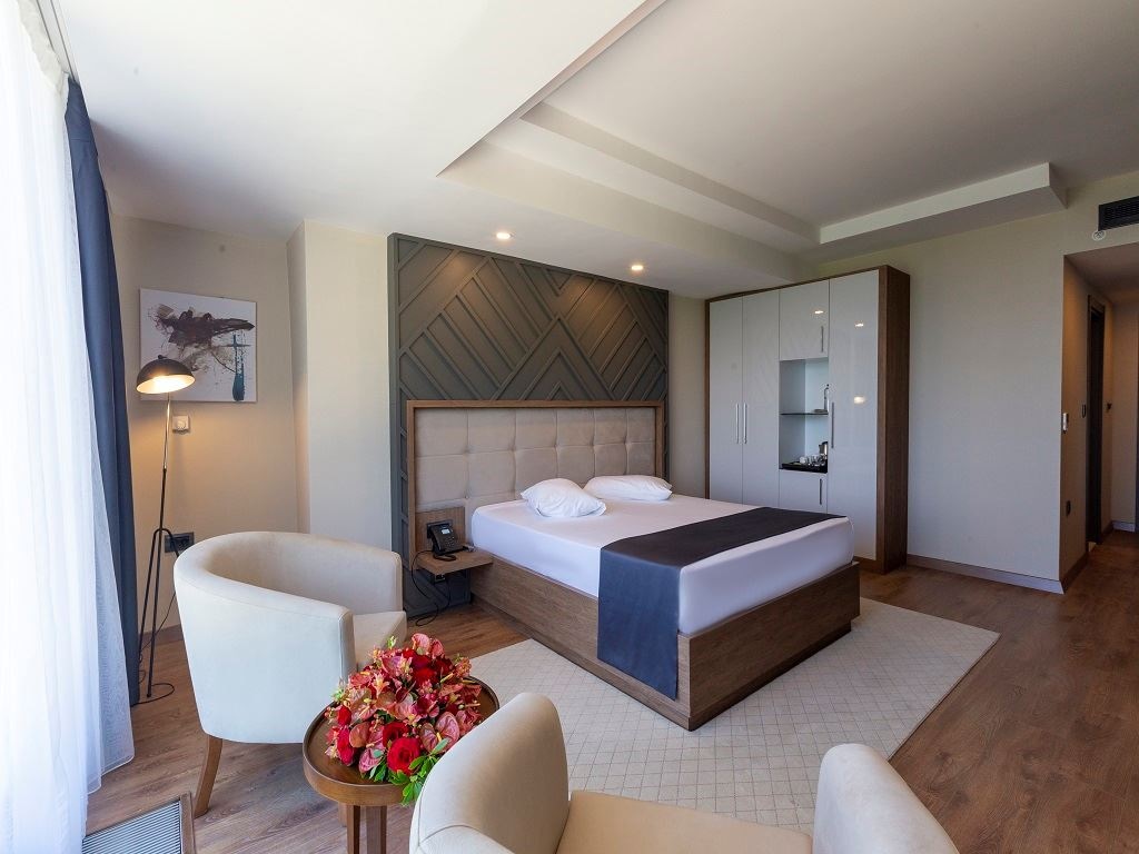 rooms-superior-room-with-lake-view