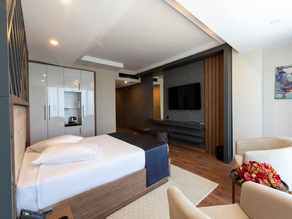 rooms-superior-room-with-lake-view