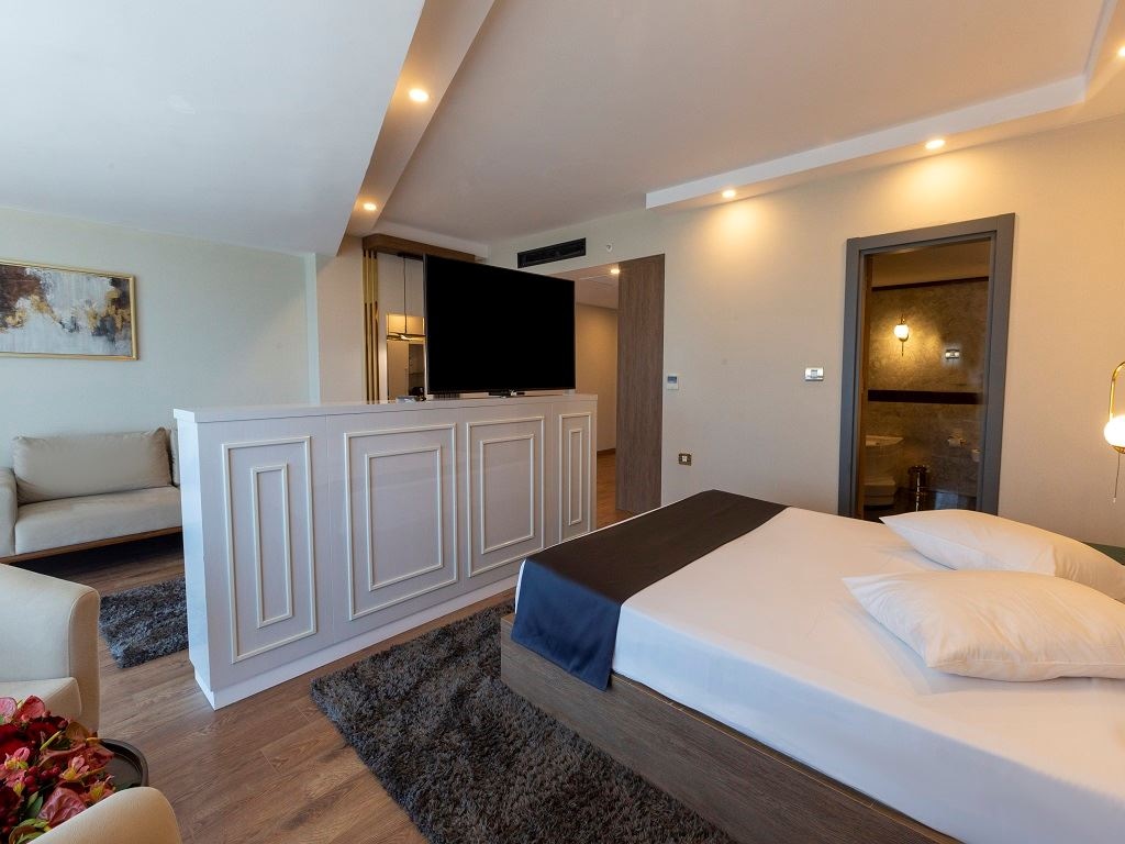 rooms-premium-deluxe-oda-gol-manzarali