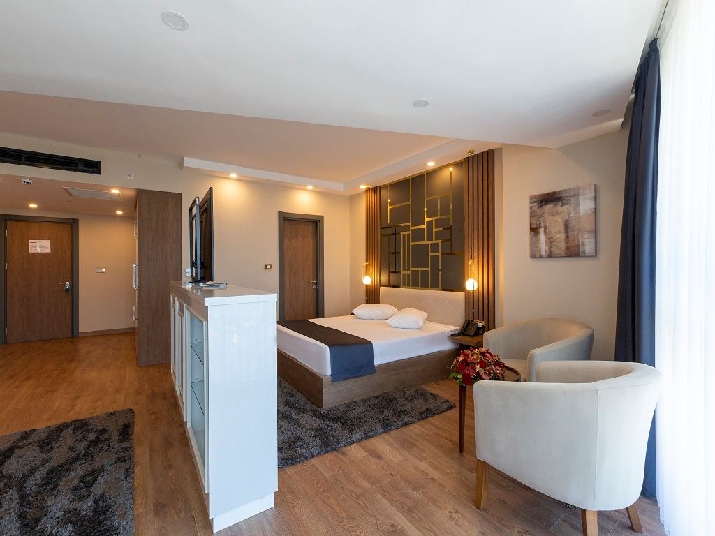 rooms-premium-deluxe-oda-gol-manzarali