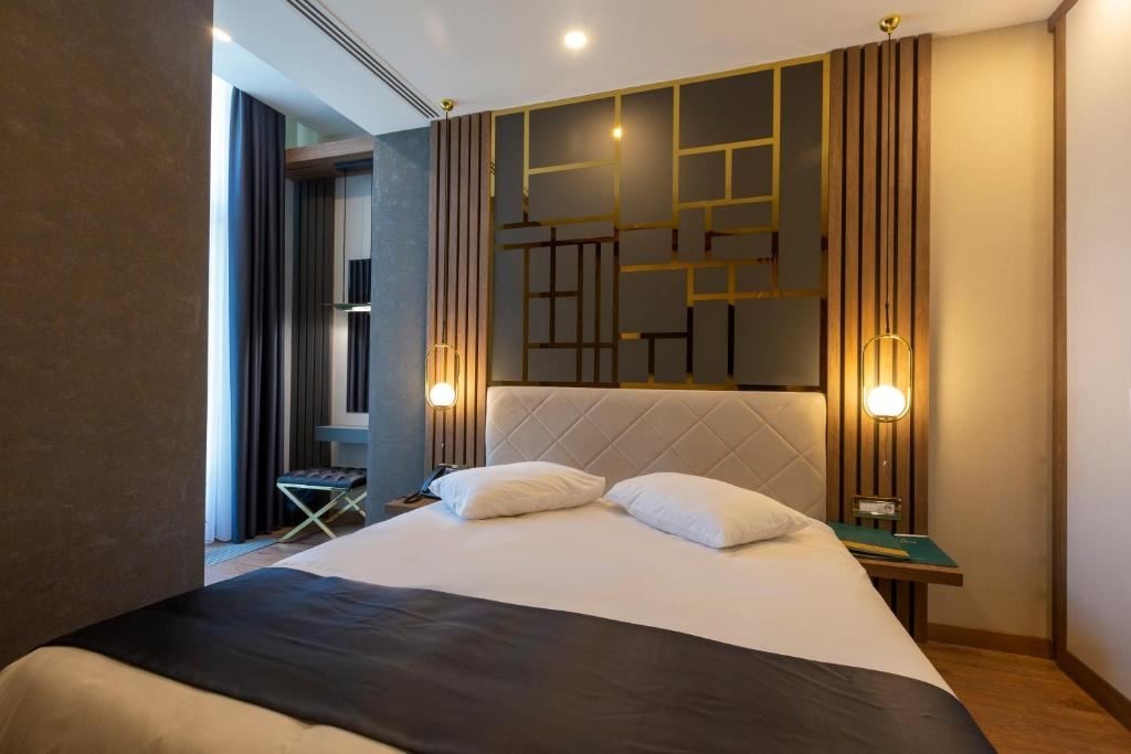 rooms-executive-suite-1+1-bahce-ve-teras-gol-manzarali