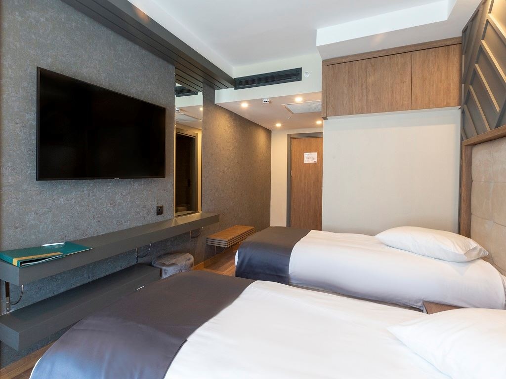 rooms-standard-room-one-queen-bed-or-twin-bed-lake-view