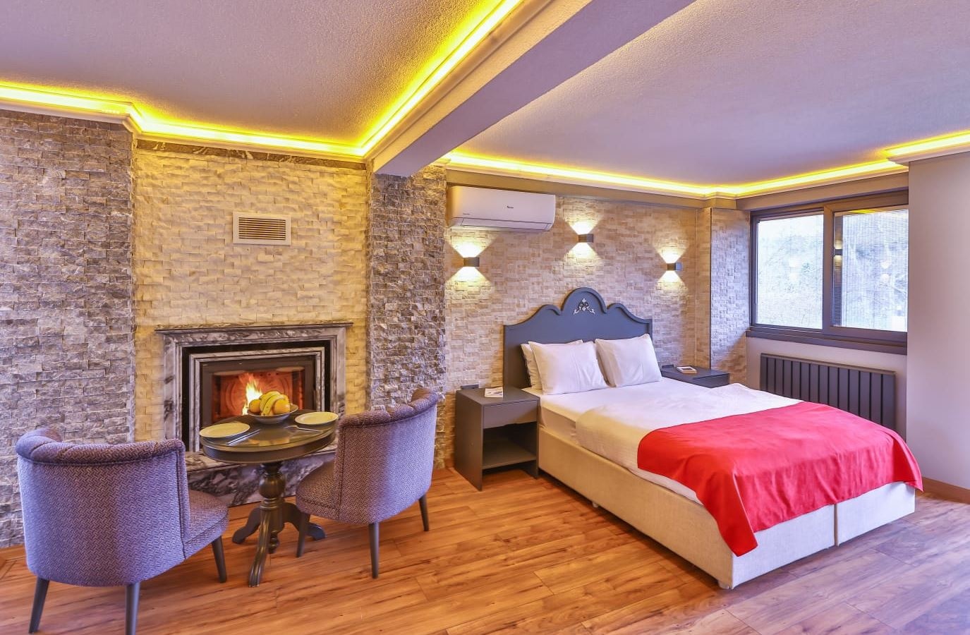 rooms-balkonlu-hamamli-saunali-jakuzili-sok-duslu-ve-somineli-hera-oda