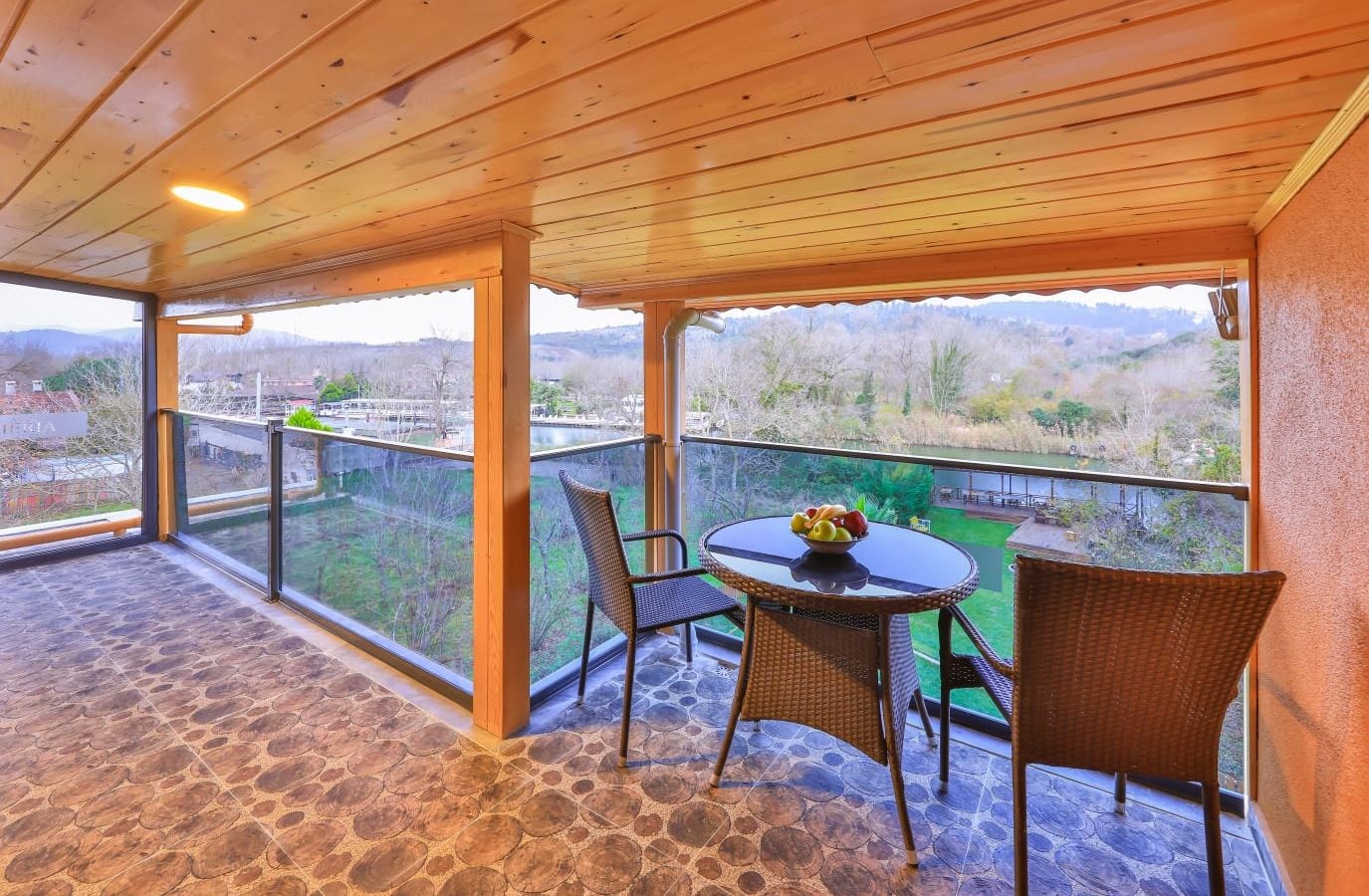 rooms-nehir-manzarali-terasli-hamamli-saunali-jakuzili-ve-somineli-pandora-oda