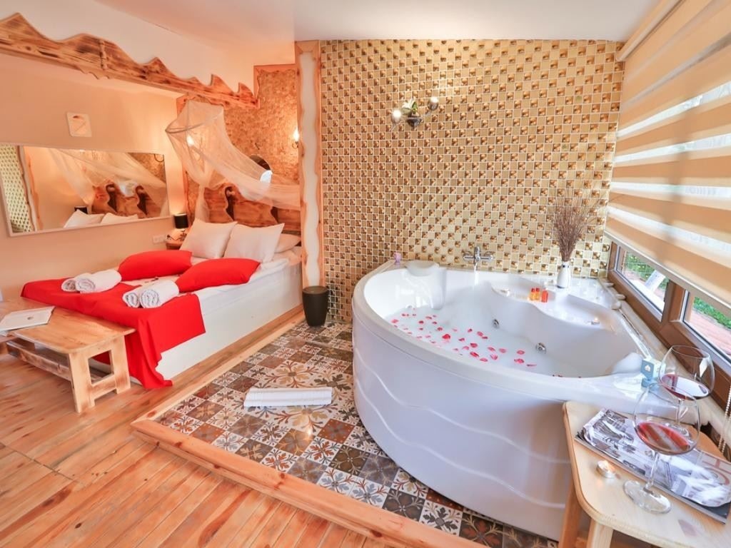 rooms-deluxe-suit-spa-kuvetli-somineli-isiticili--balkonlu-oda