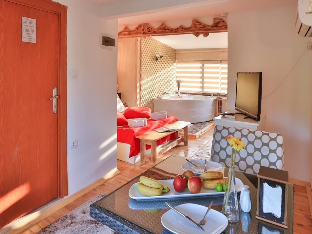 rooms-deluxe-suit-spa-kuvetli-somineli-isiticili--balkonlu-oda