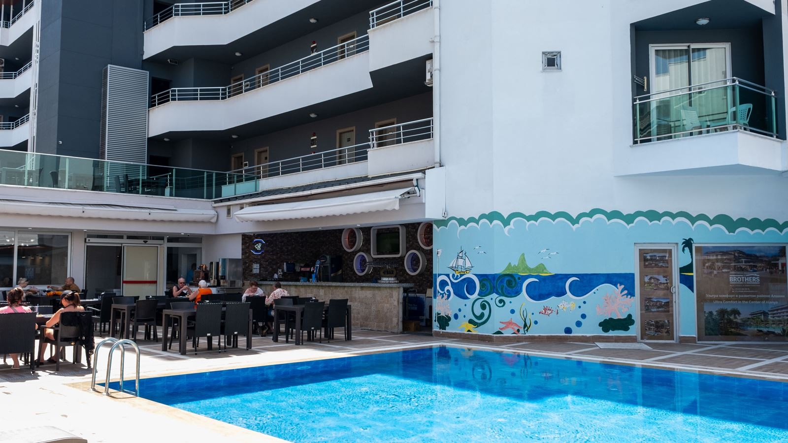 bars-swimming-pool-bar