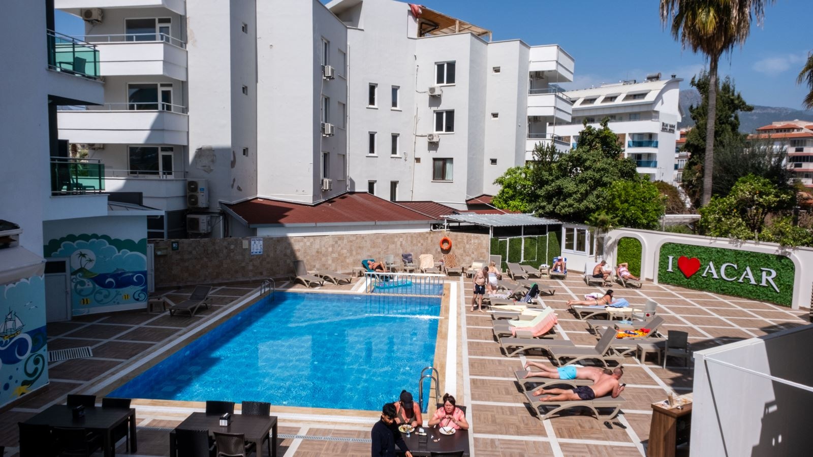 bars-swimming-pool-bar