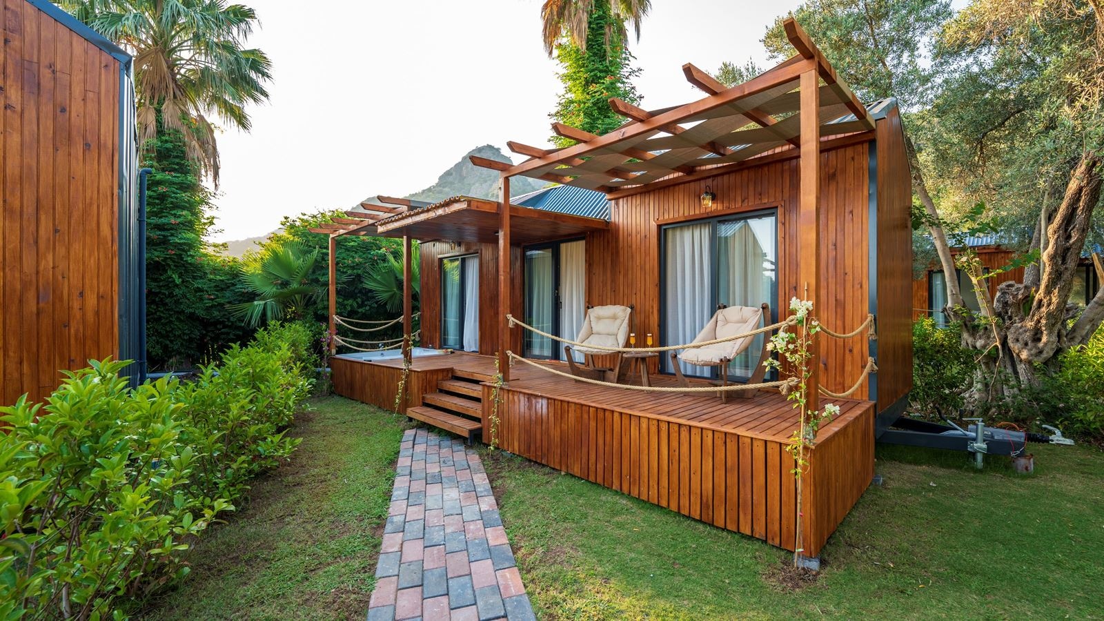 rooms-jakuzili-tiny-house