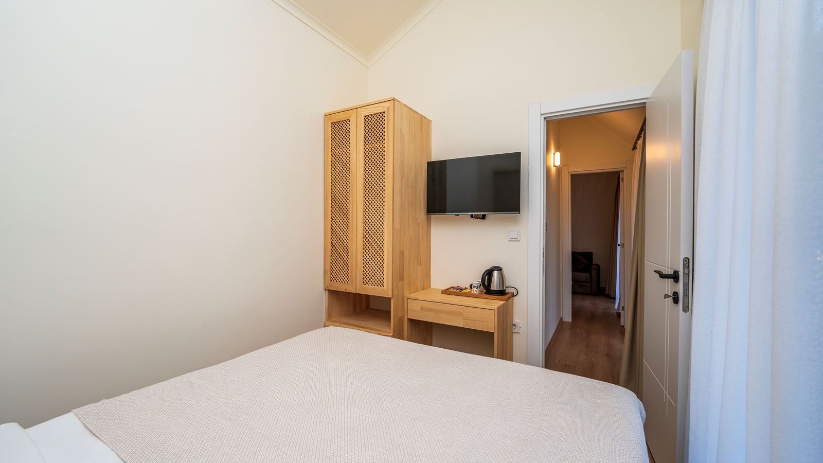 rooms-jakuzili-tiny-house