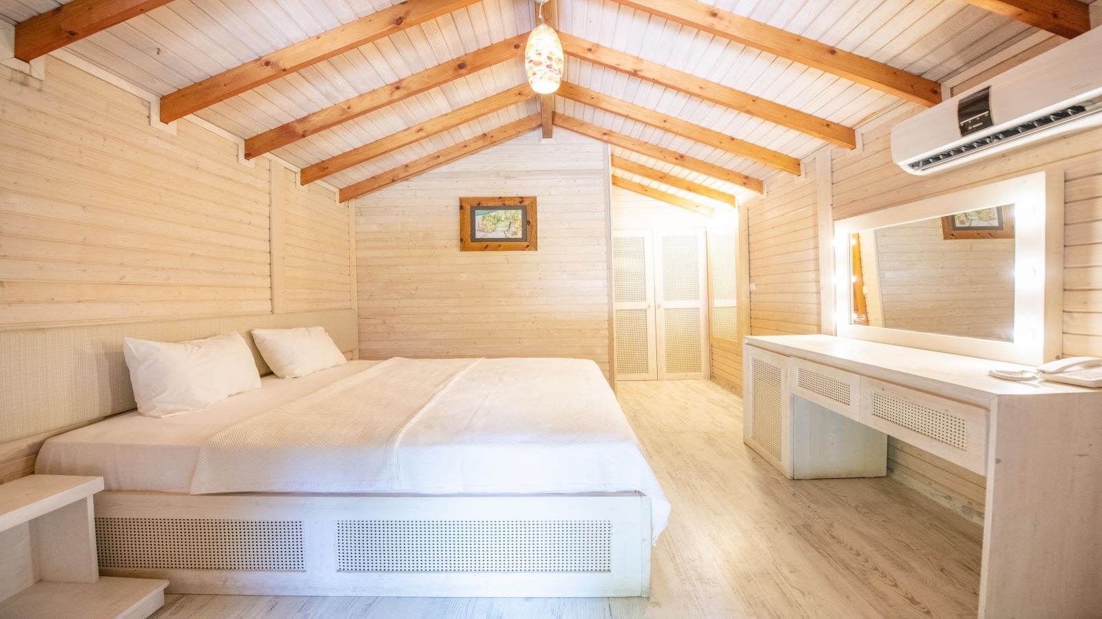 rooms-bungalow-standard-room