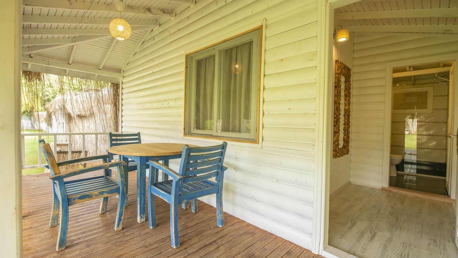 rooms-bungalow-family-room