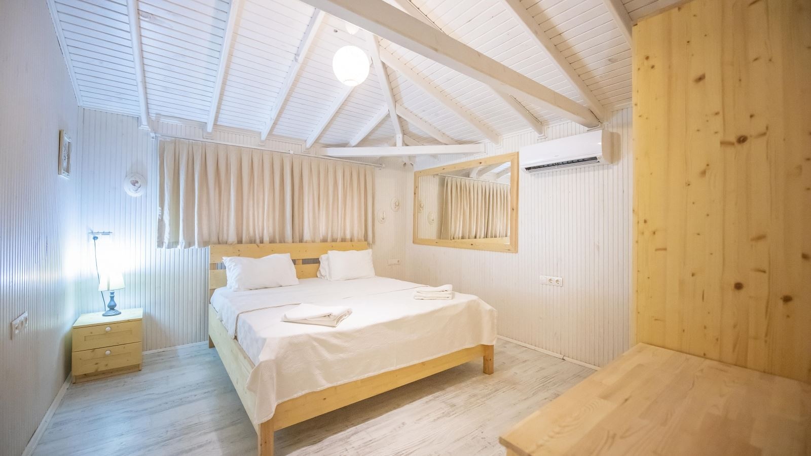 rooms-bungalow-family-room