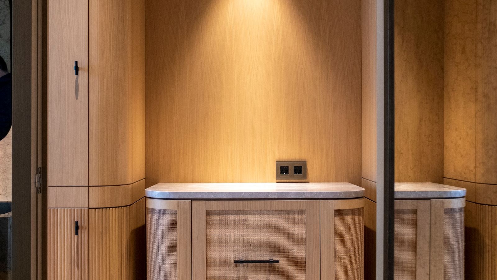 rooms-deluxe-room-garden-view