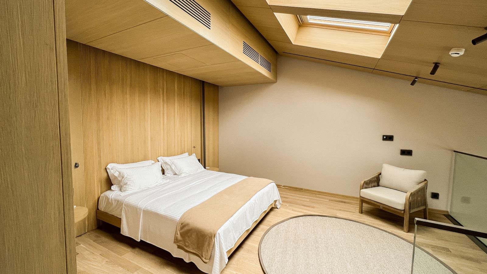 rooms-large-loft-suit-sea-view