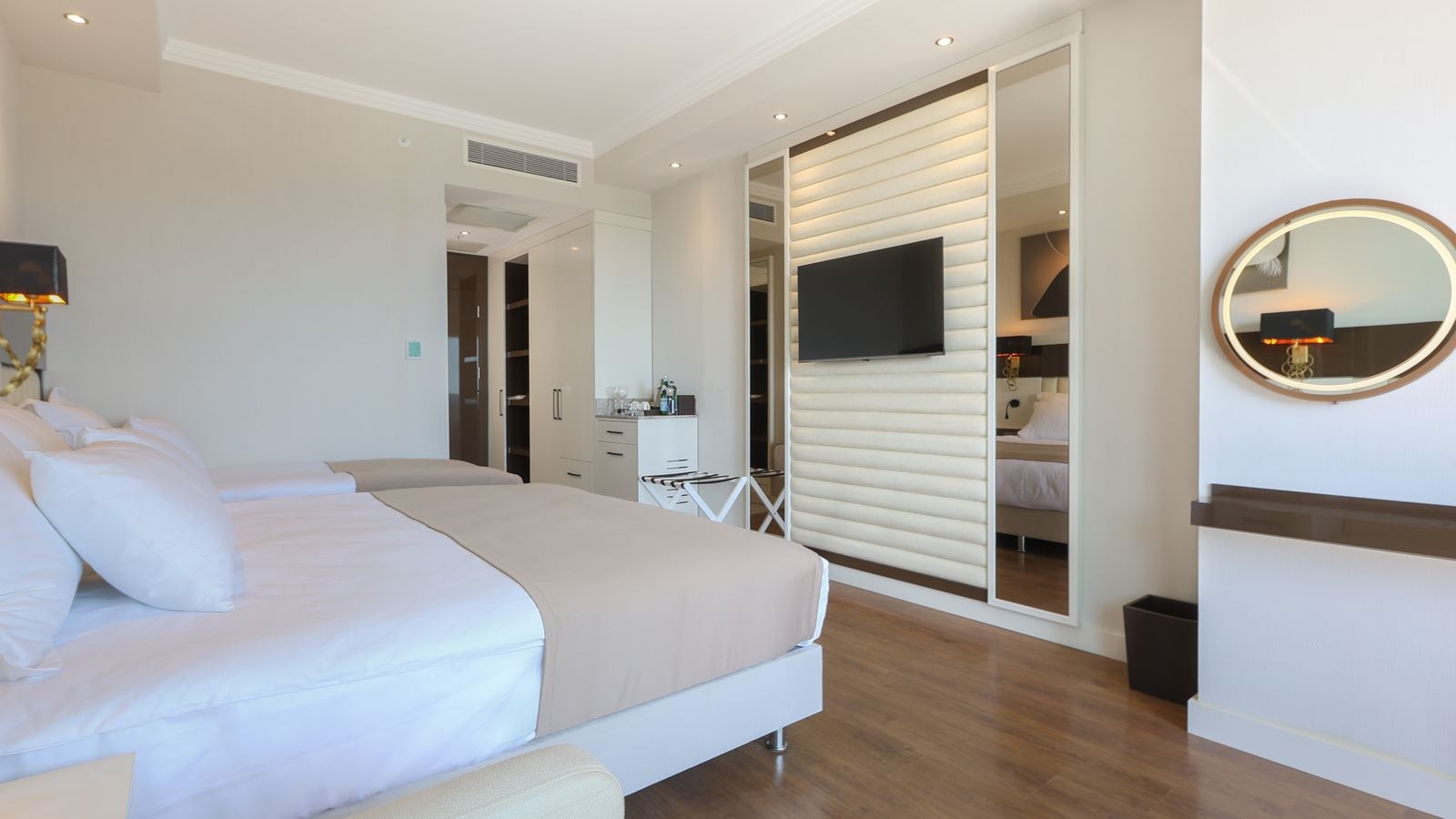 rooms-deluxe-standard-room