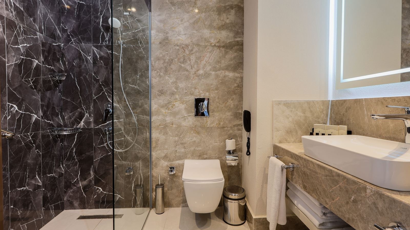 rooms-deluxe-standard-room