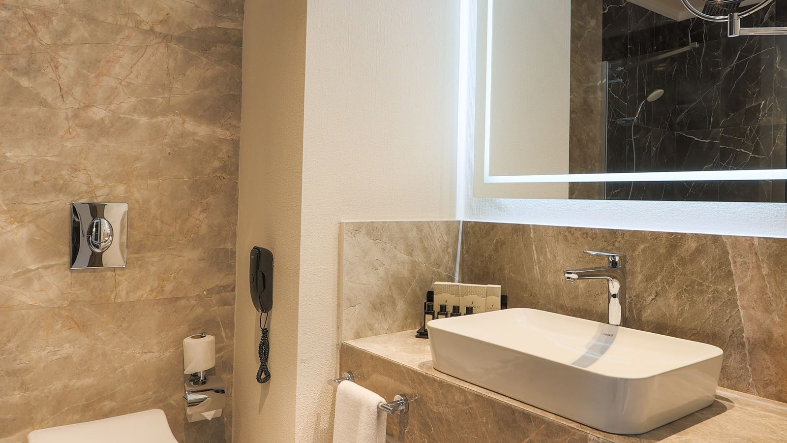 rooms-deluxe-standard-room