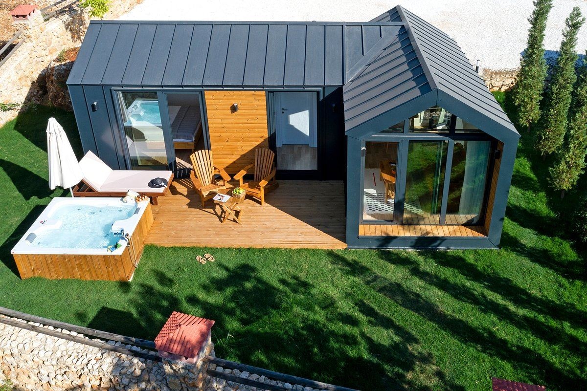 rooms-tiny-with-jacuzzi