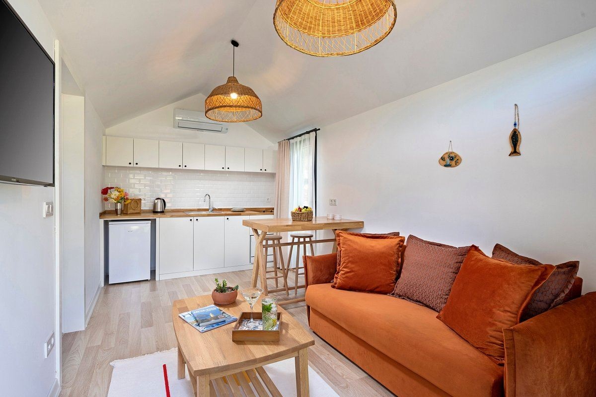 rooms-tiny-with-jacuzzi