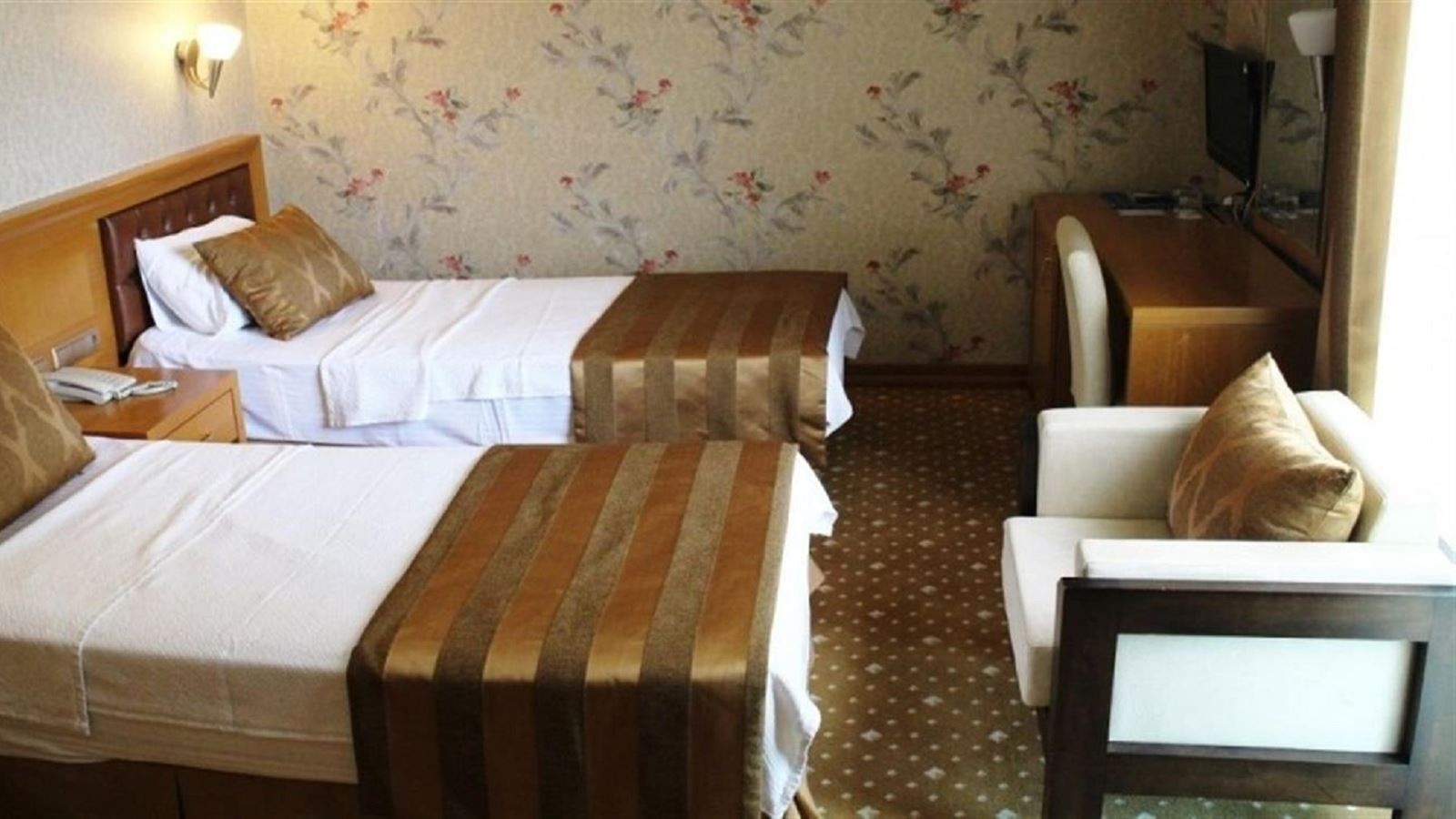 rooms-standard-room-french-balcony